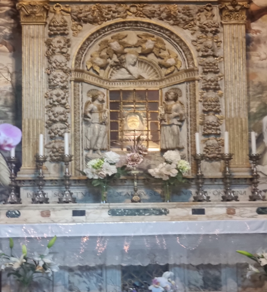 'Cabeza momificada de Santa Catalina de Siena' en la Basílica de Sto. Domingo.